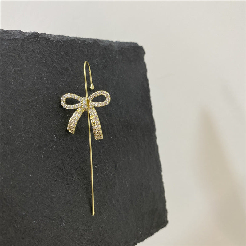 Einhorn-Kupfer-Mikro-Intarsien mit Haoshi-Piercing-Ohrnadeln, die die Ohrknochen umgeben, diagonale Ohrringe